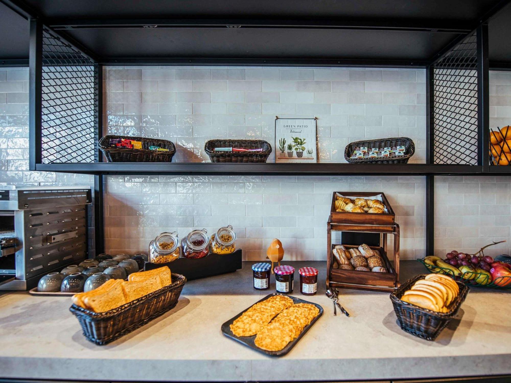 Отель Ibis Styles Rouen Centre Rive Gauche Экстерьер фото